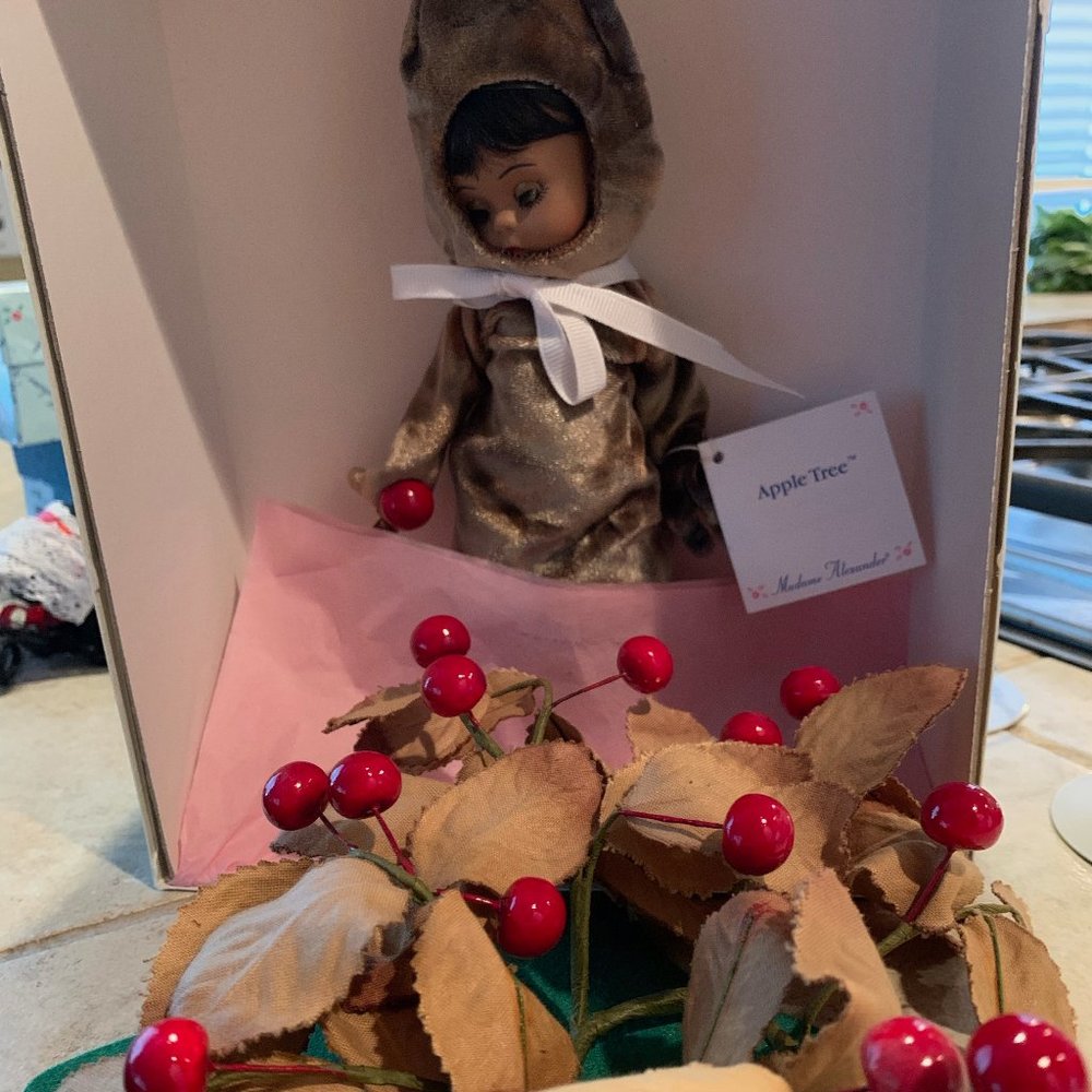 Madame Alexander Apple Tree c1999 with Box